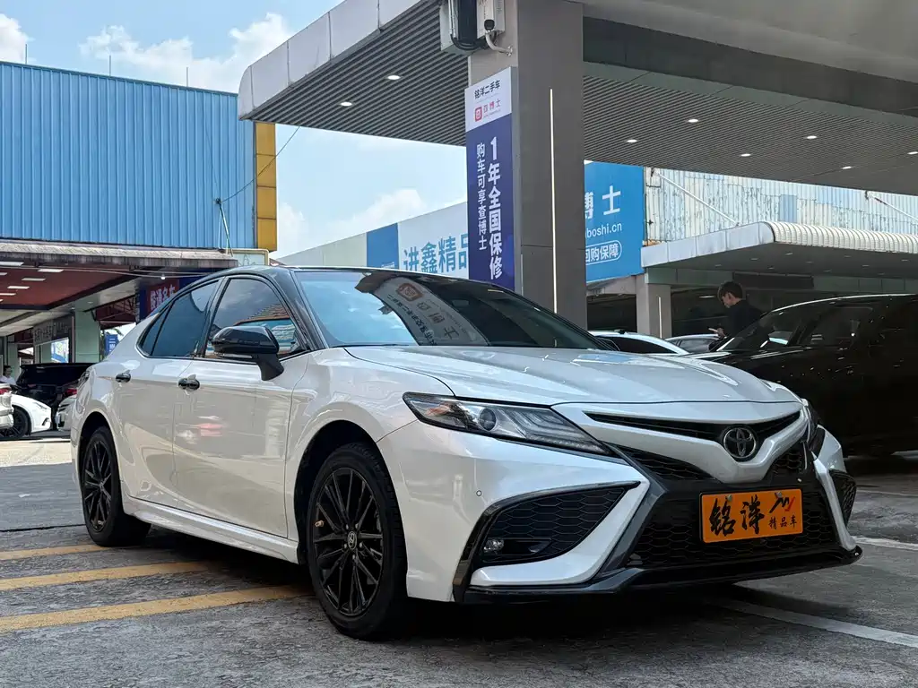 Toyota Camry — миниатюра 3