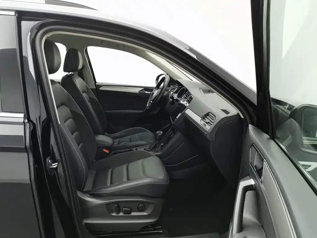 Volkswagen Tiguan L — миниатюра 23