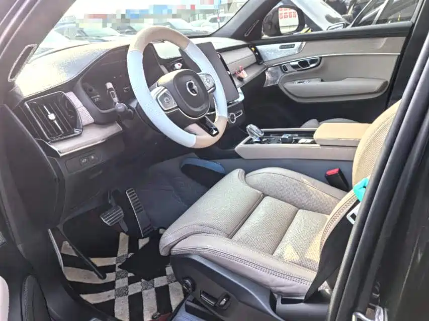 VOLVO XC90 PLUG IN HYBRID