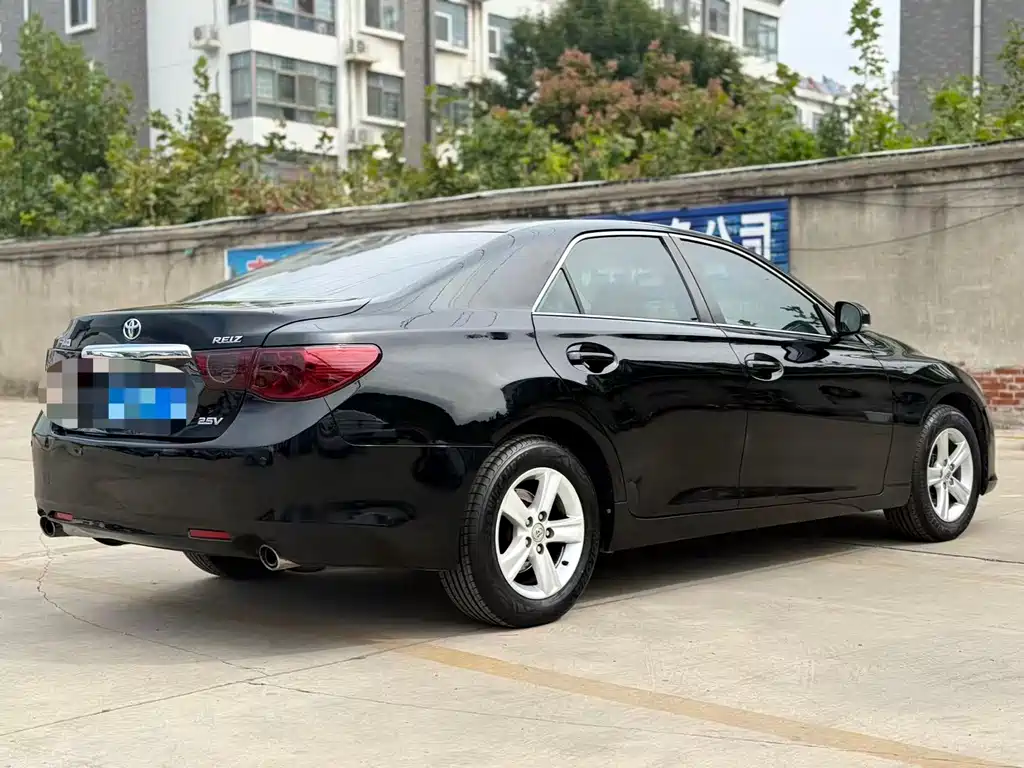 Toyota Reiz — миниатюра 5