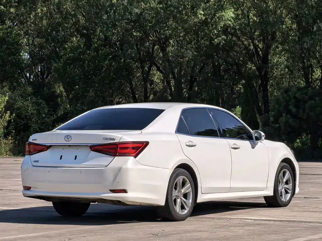 Toyota Crown — миниатюра 6