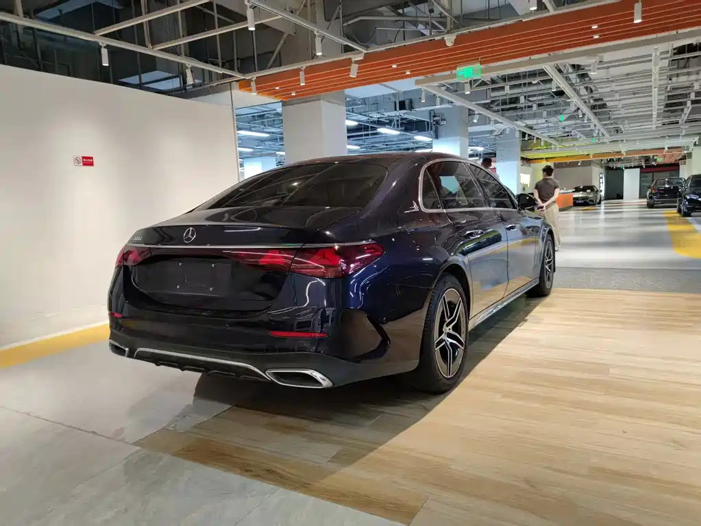 Mercedes-Benz E-Class — миниатюра 18