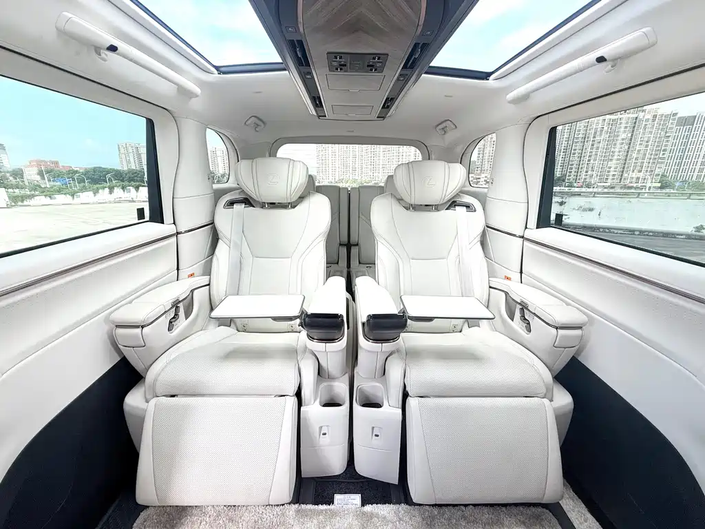 Lexus LM — миниатюра 9