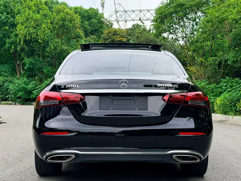 Mercedes-Benz E-Class — миниатюра 7