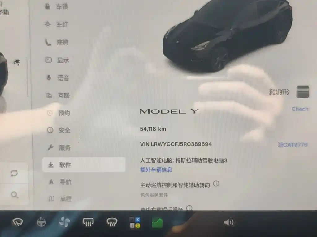 Tesla Model Y — миниатюра 15