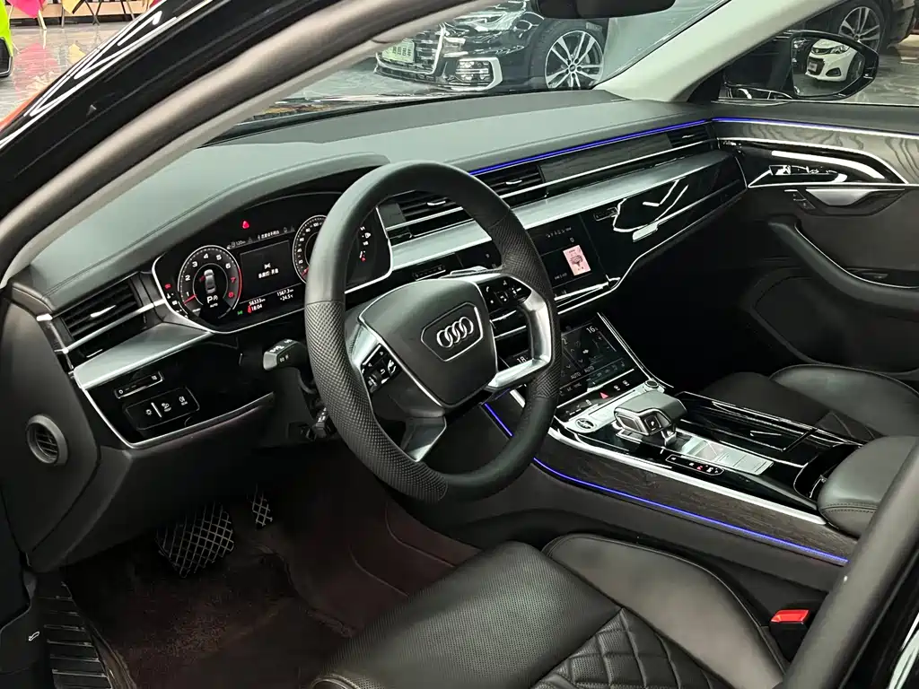 AUDI A8