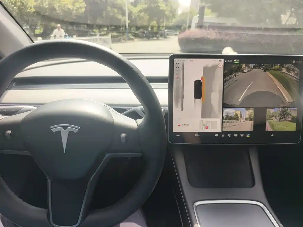 Tesla Model Y — миниатюра 14