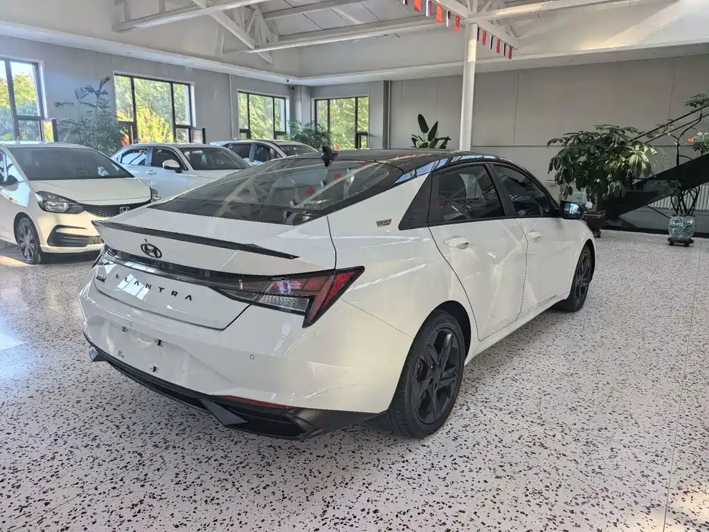 Hyundai Elantra — миниатюра 7