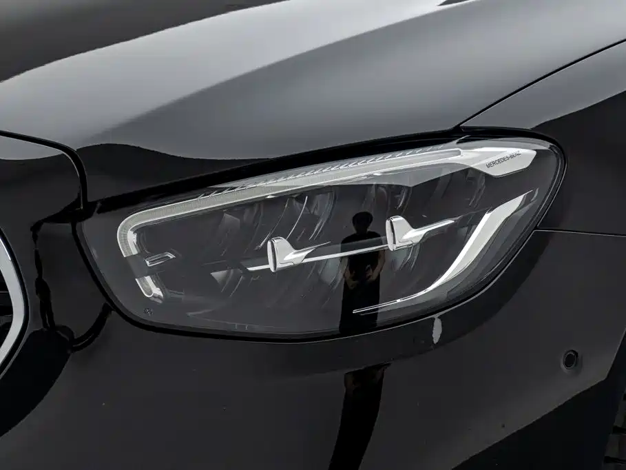 Mercedes-Benz E-Class — миниатюра 12