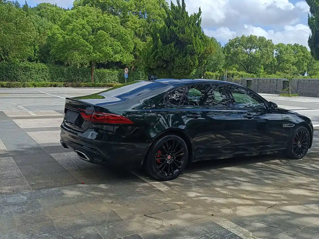 Jaguar XFL — миниатюра 3