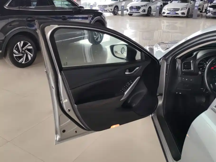 Mazda Atenza — миниатюра 7