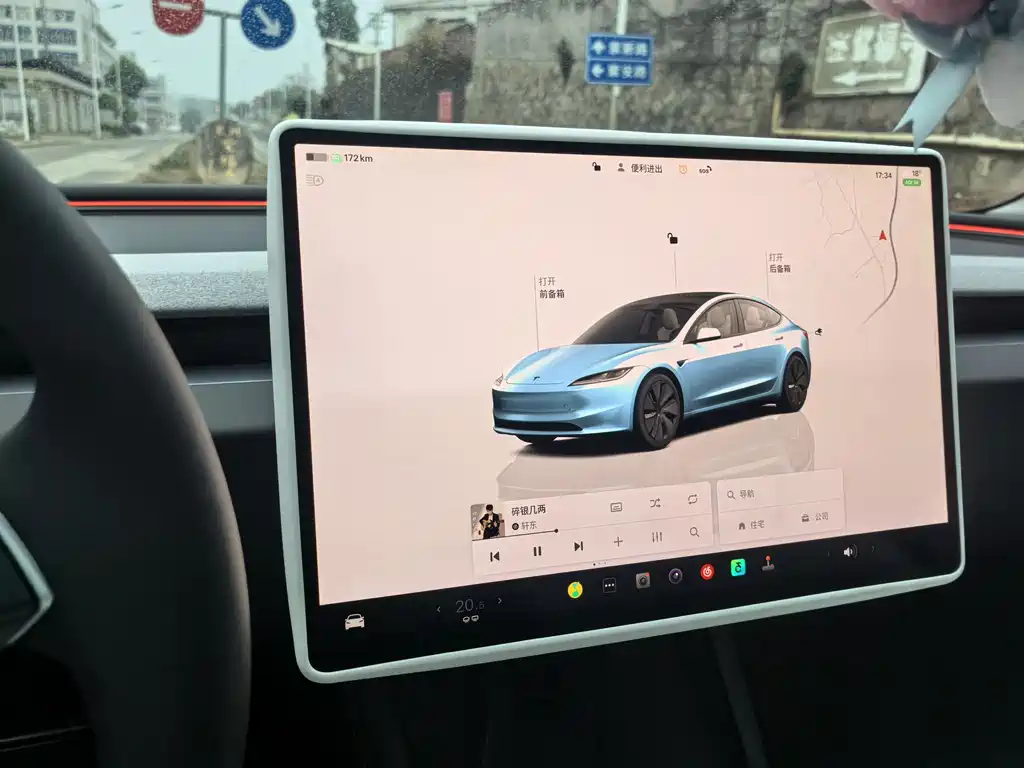 TESLA MODEL 3
