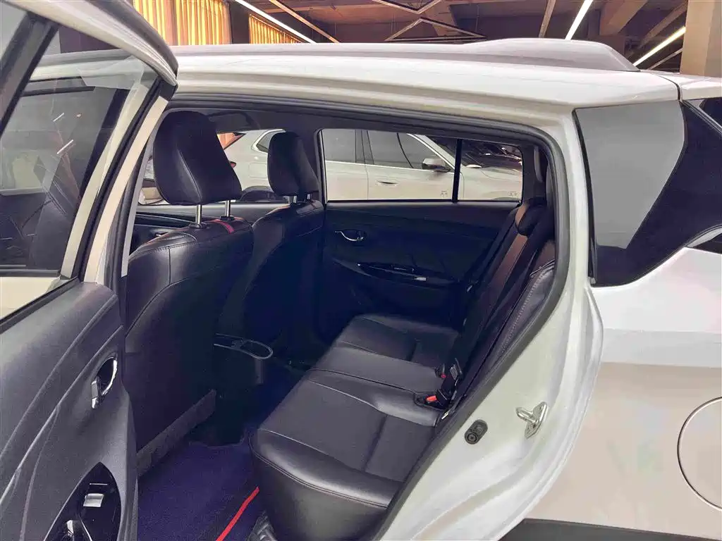 Toyota Yaris L — миниатюра 11