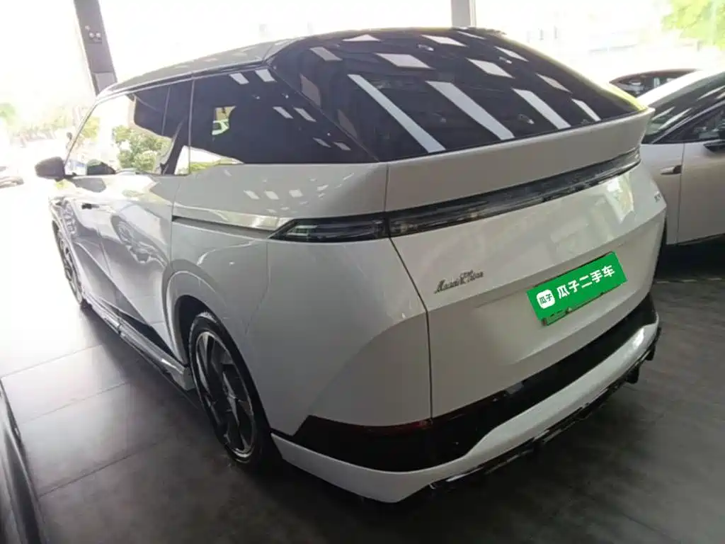 XPeng X9 — миниатюра 5
