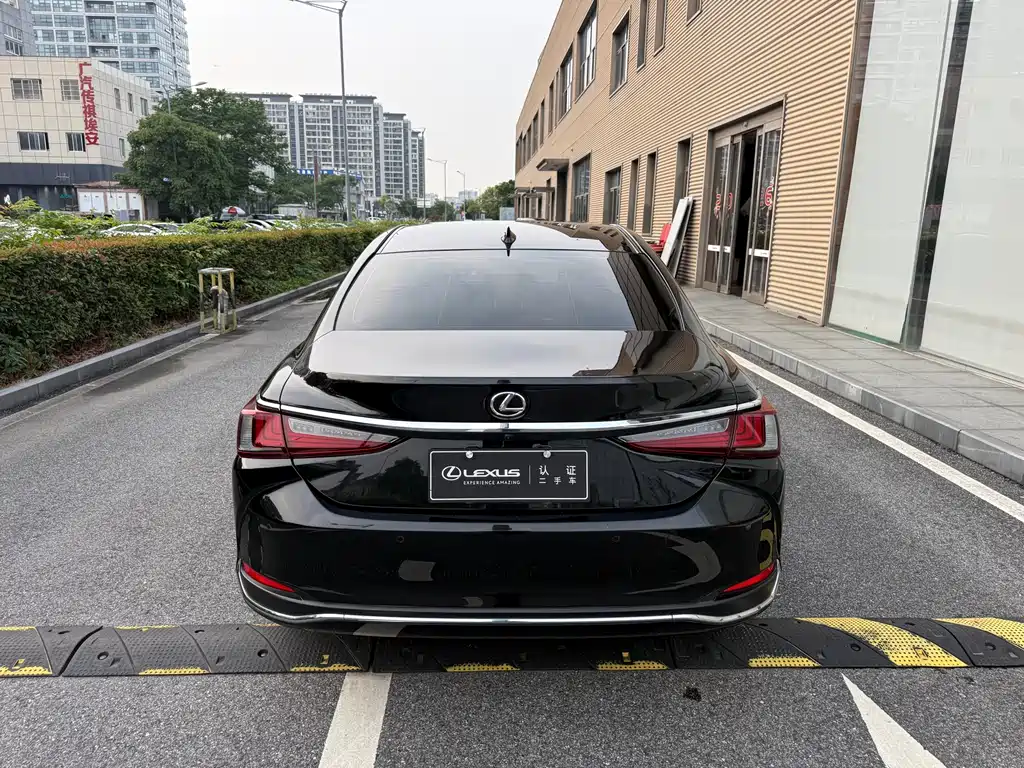 Lexus ES 2022 200