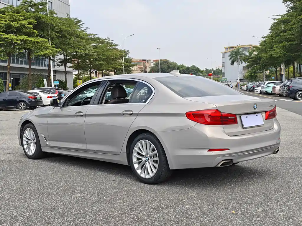 BMW 5 Series — миниатюра 14
