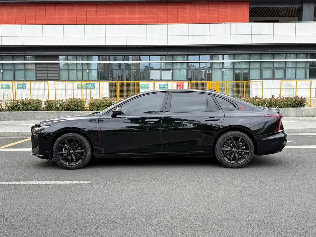 Hongqi H5 2025 2.0T AT