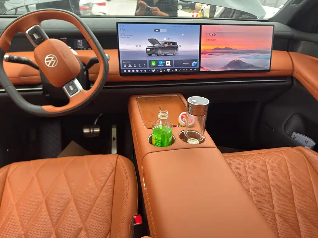 Volkswagen ID. ERA 9X — миниатюра 6