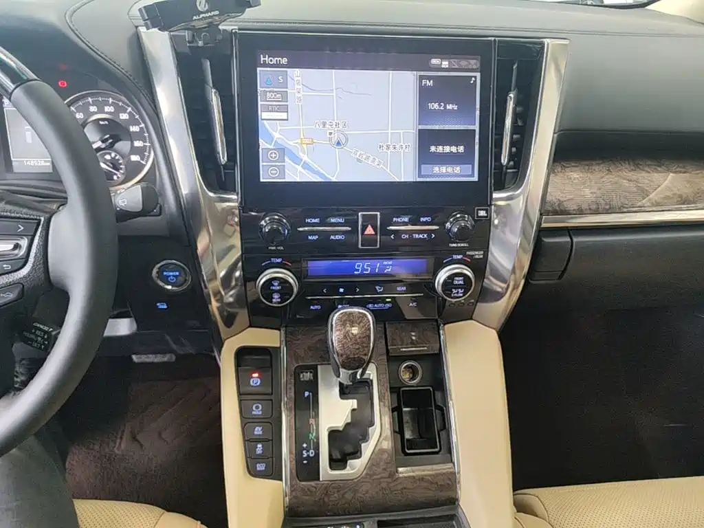 Toyota Vellfire — миниатюра 13