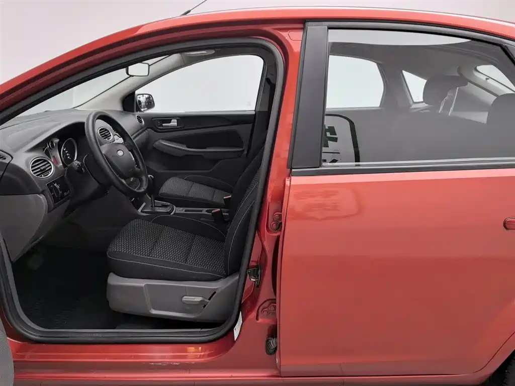 Ford Focus 2013 1.8L AT