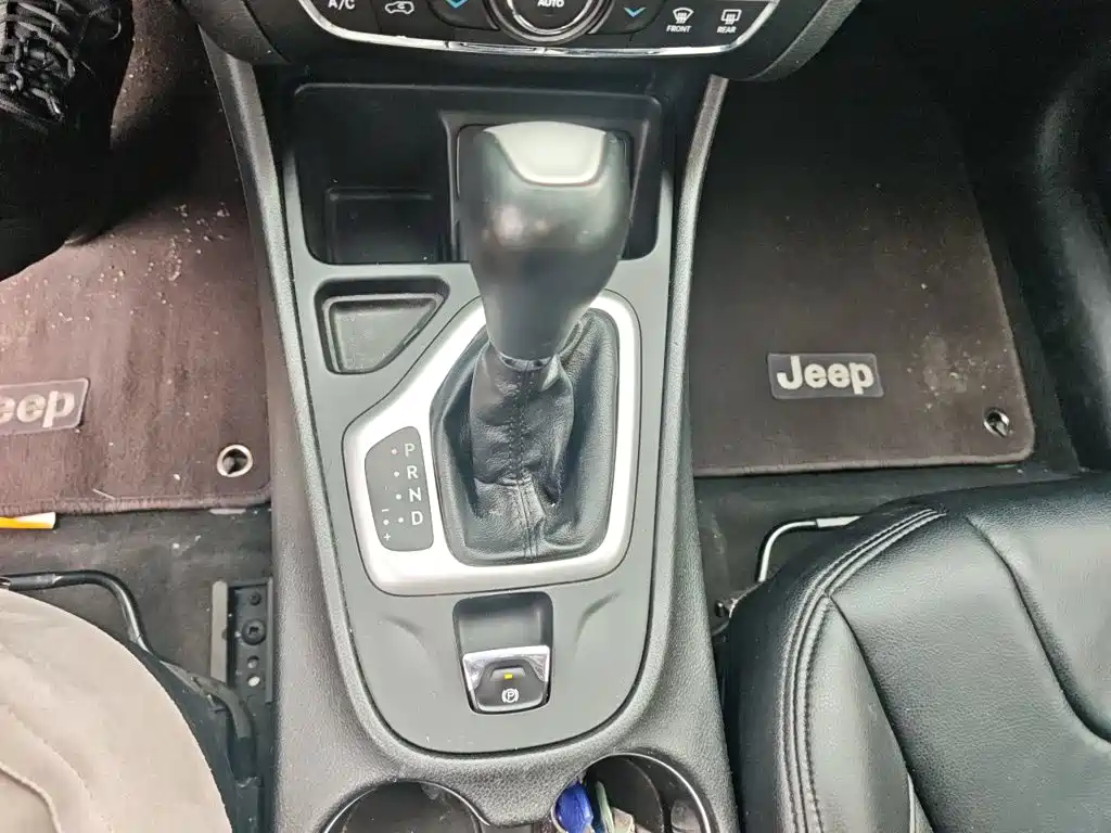 Jeep Cherokee — миниатюра 10
