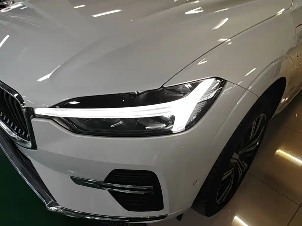 Volvo XC60 PHEV — миниатюра 24