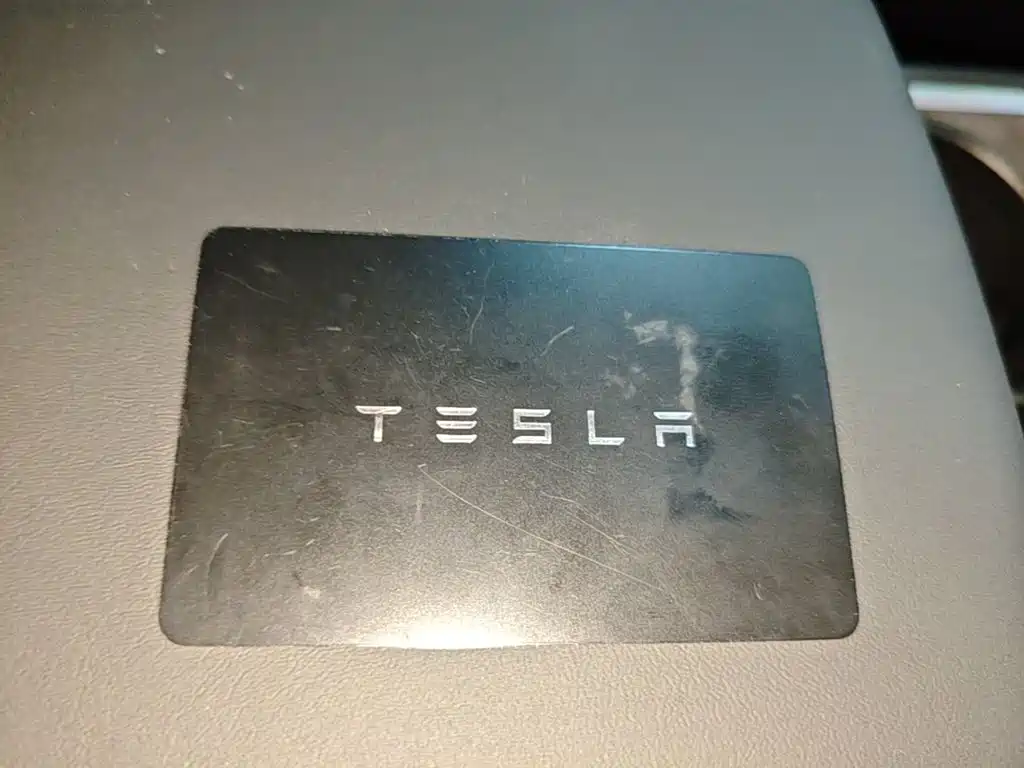 Tesla Model Y — миниатюра 9