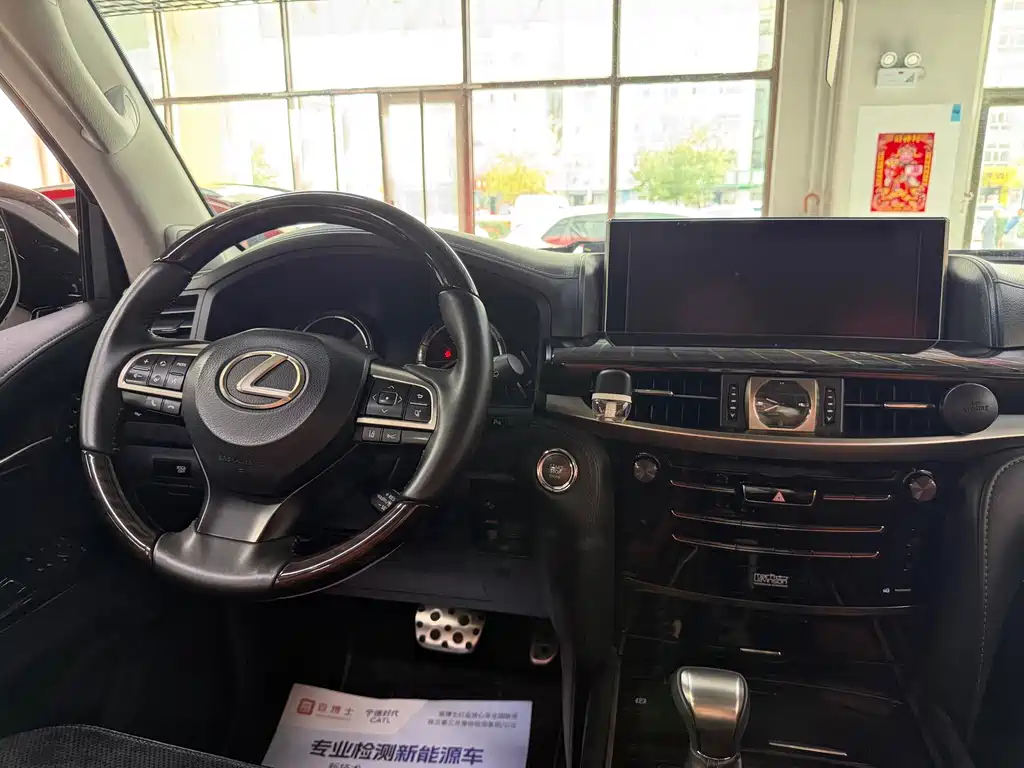 Lexus LX — миниатюра 14