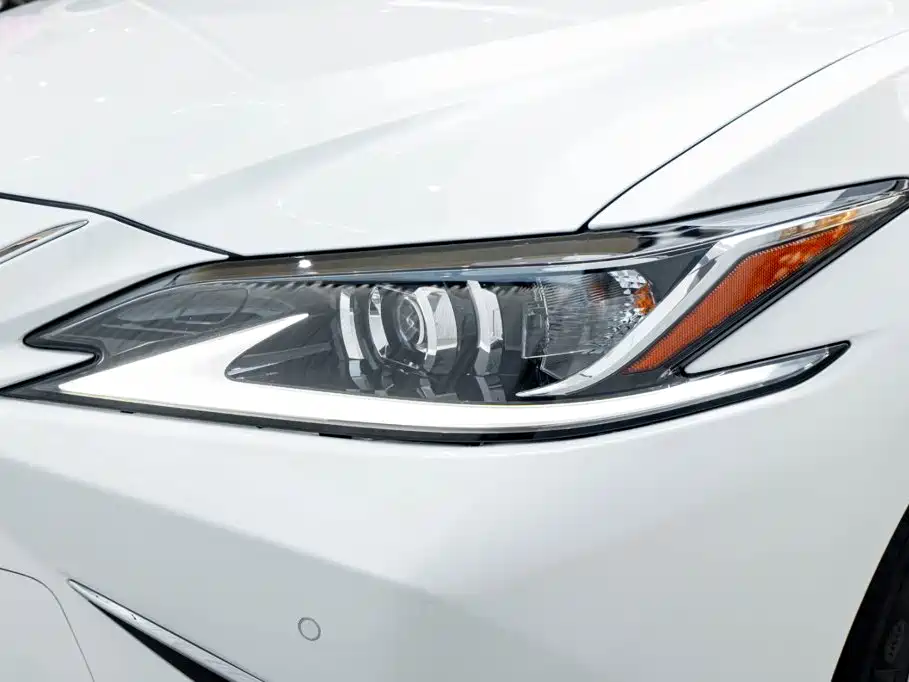 Lexus ES — миниатюра 8