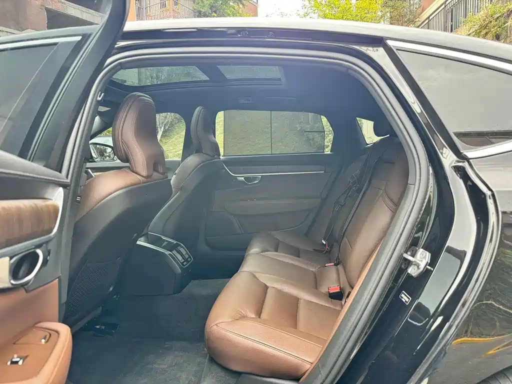 Volvo S90 — миниатюра 6