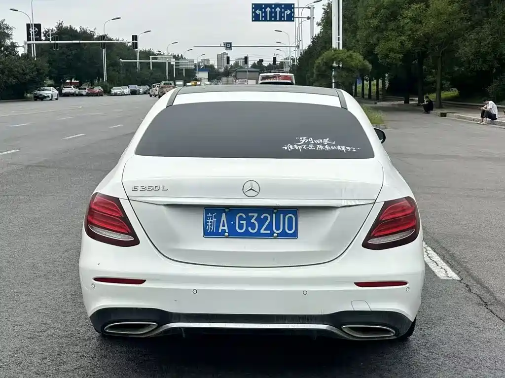 Mercedes-Benz E-Class — миниатюра 5