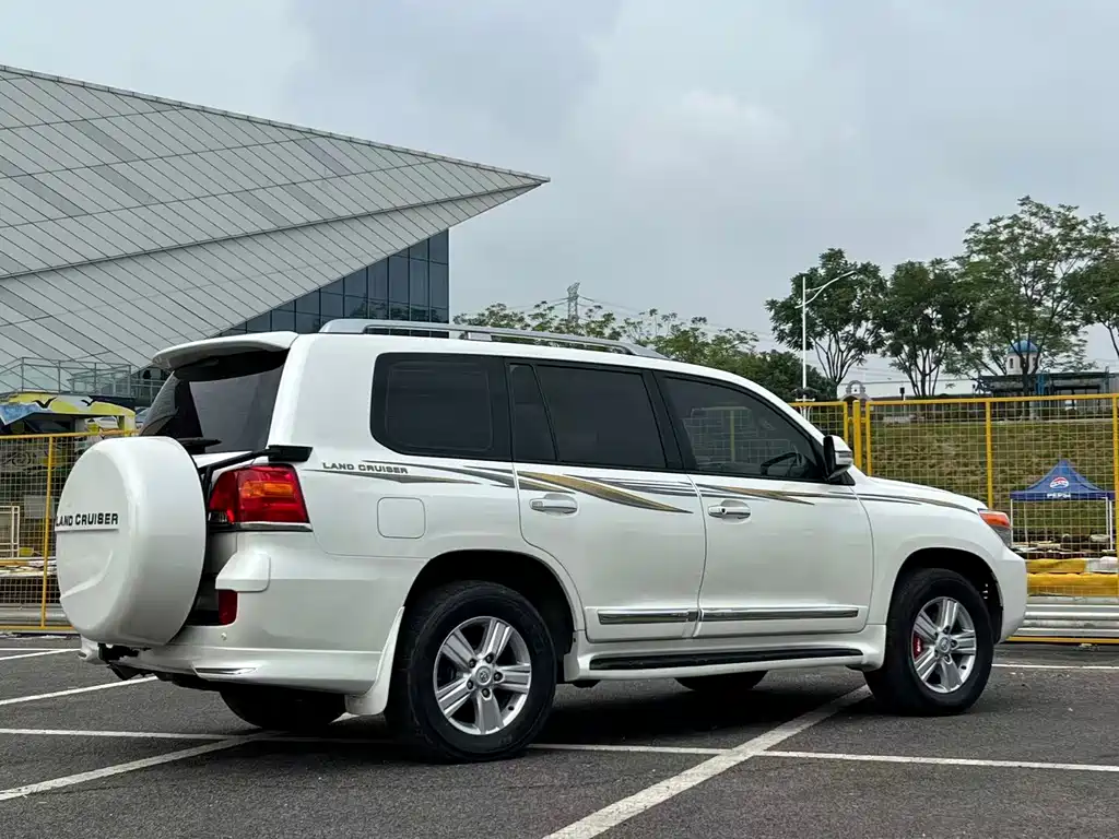 Toyota Land Cruiser — миниатюра 5
