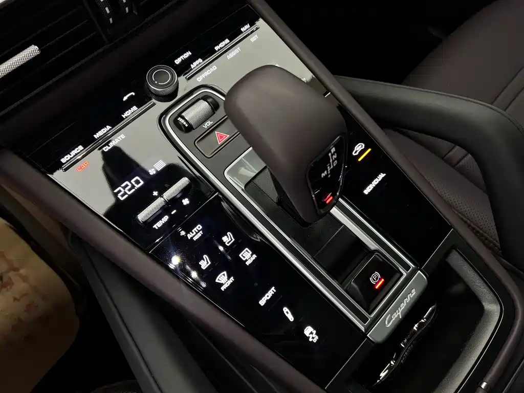 Porsche Cayenne — миниатюра 13