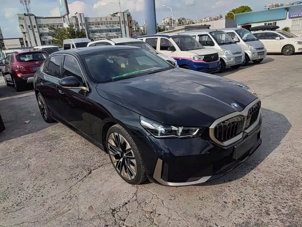 BMW 5 Series — миниатюра 4
