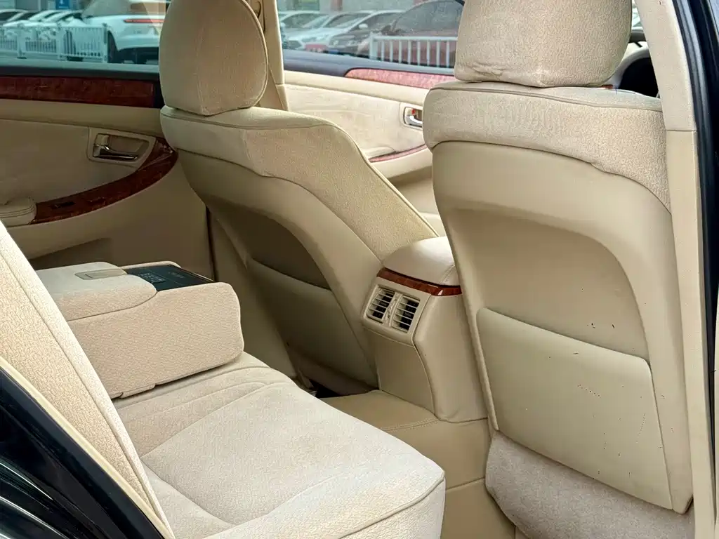 Toyota Crown — миниатюра 16