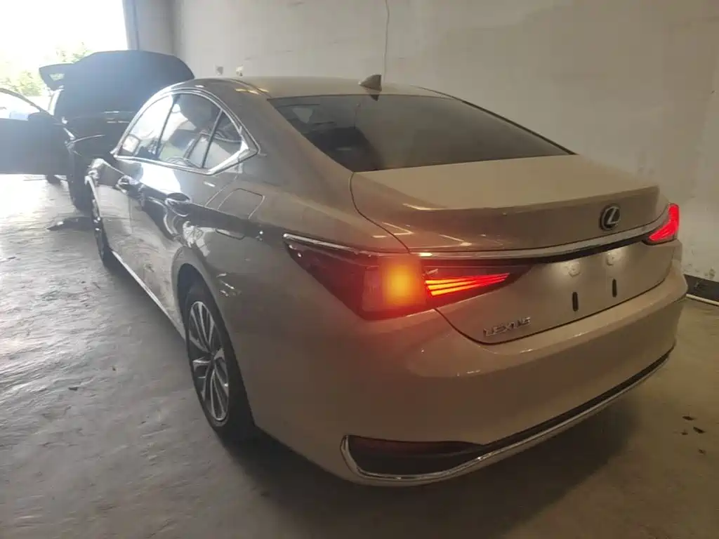 Lexus ES — миниатюра 5