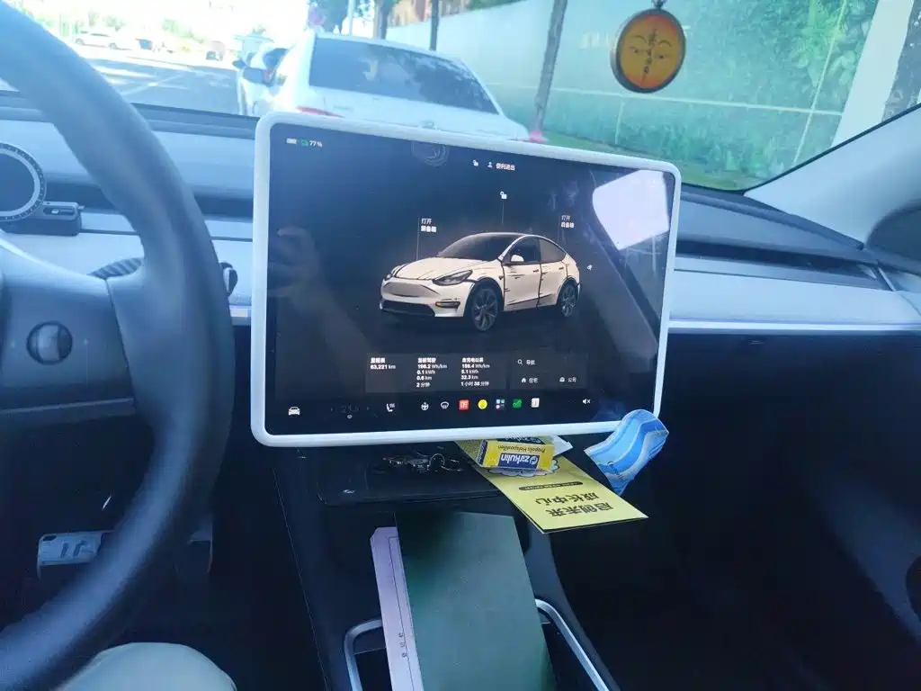 Tesla Model Y — миниатюра 14