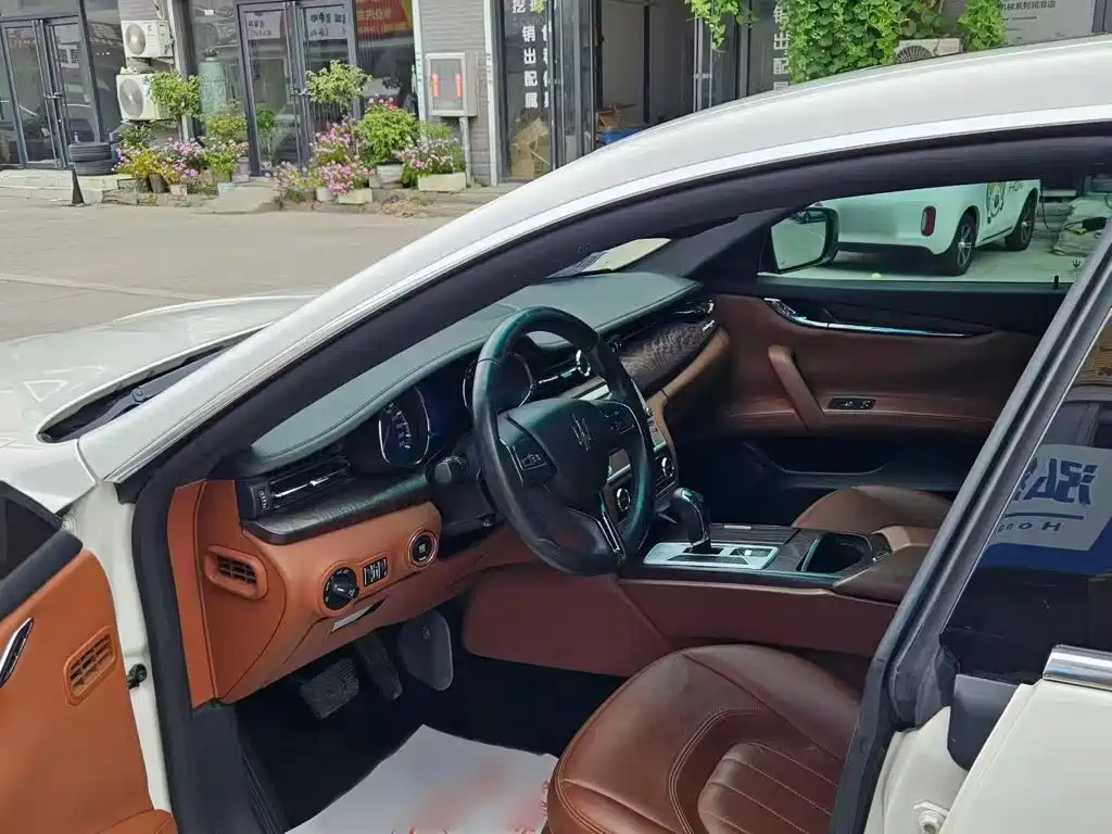 Maserati Quattroporte — миниатюра 10
