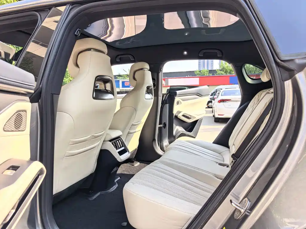 BYD L EV — миниатюра 9