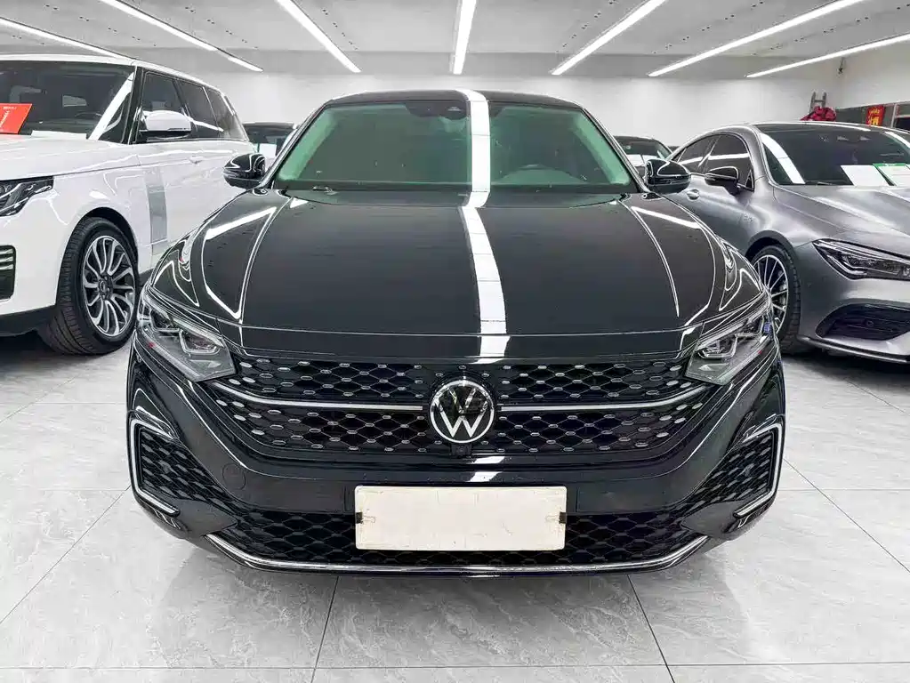 Volkswagen Passat 2023 330TSI Luxury