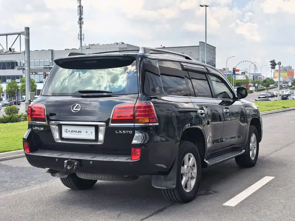 Lexus LX — миниатюра 12