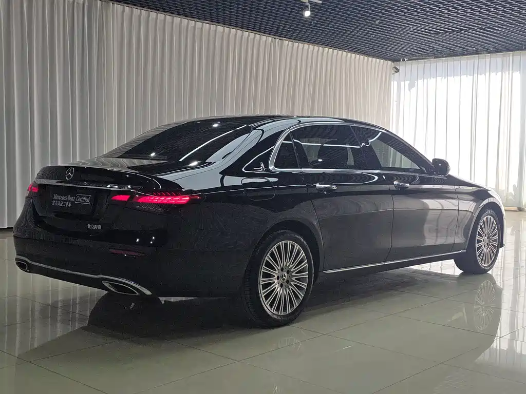 Mercedes-Benz E-Class — миниатюра 6