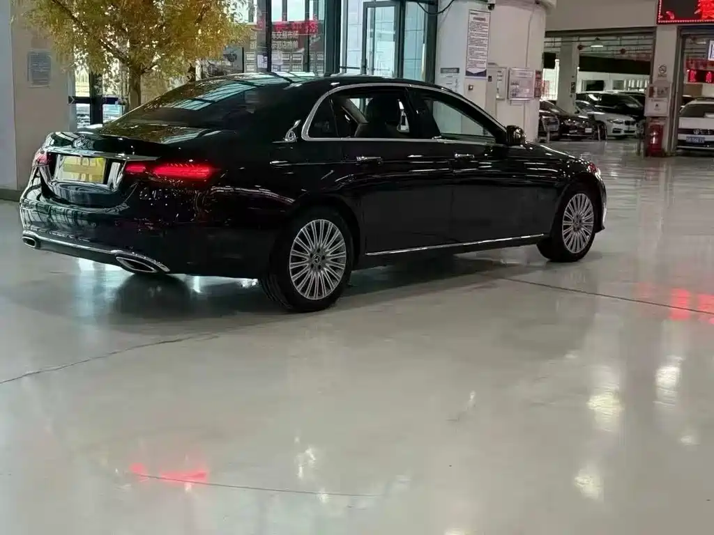 Mercedes-Benz E-Class — миниатюра 9