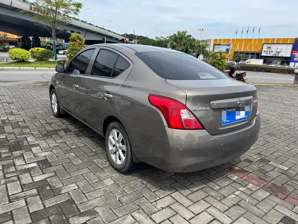 Nissan Sunny — миниатюра 6