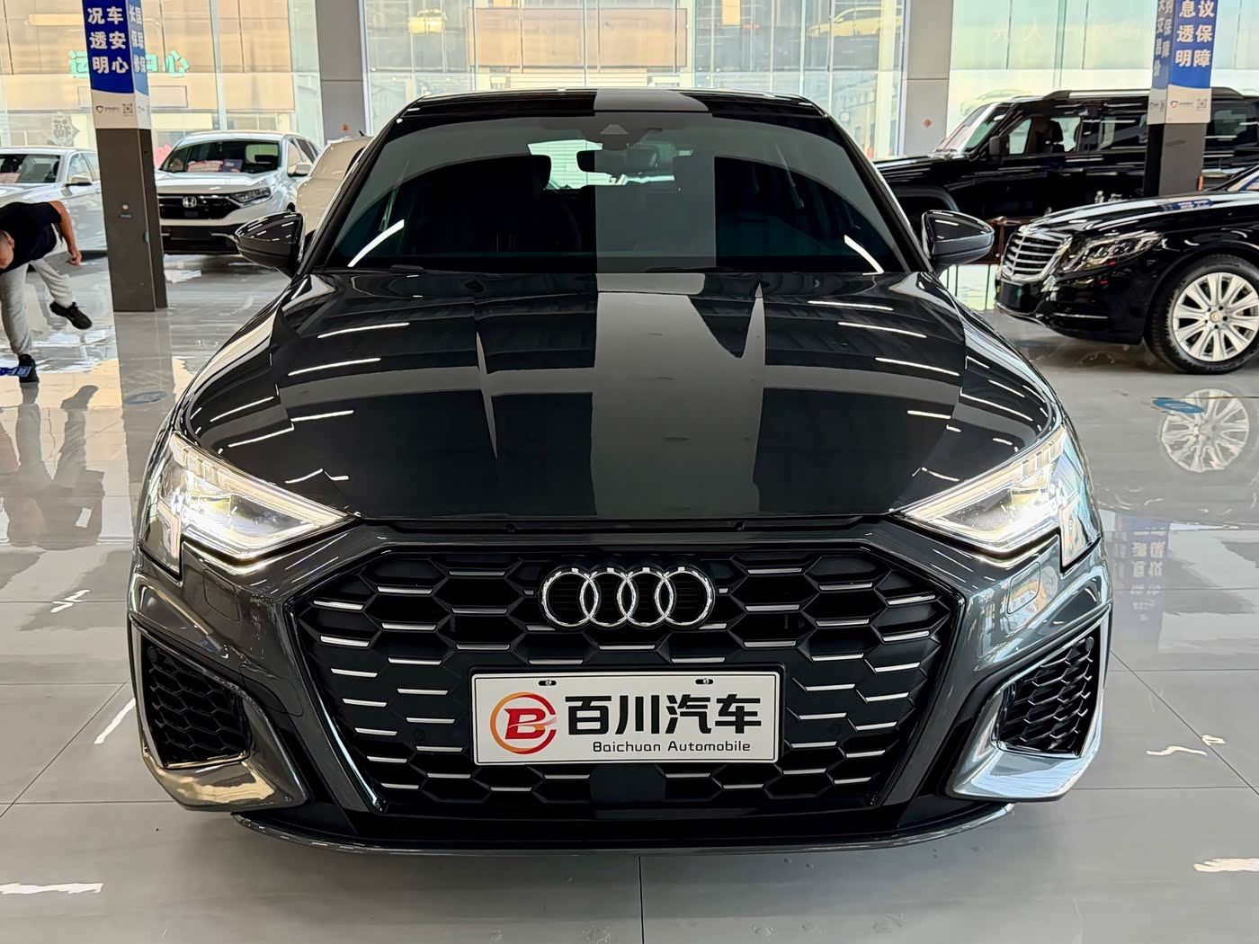Audi A3 1.4 л 2023 г. Серебристо-серый, пробег 20000 км