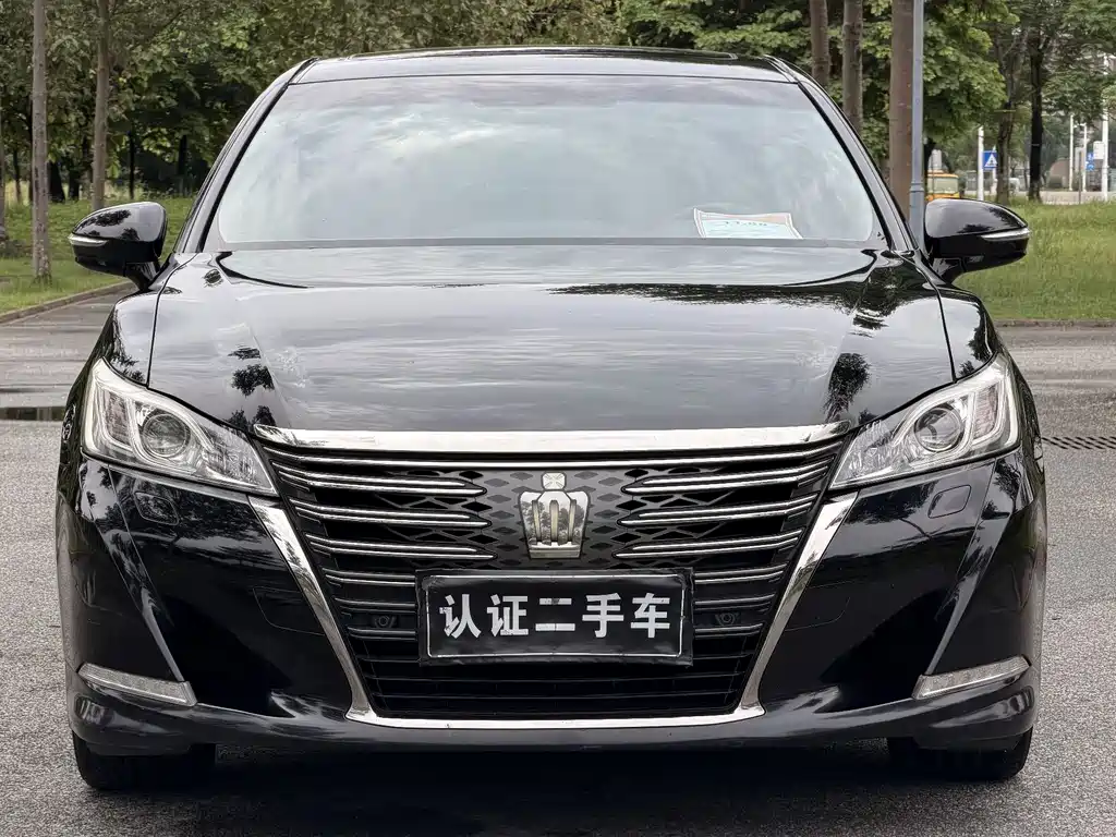 Toyota Crown — миниатюра 2