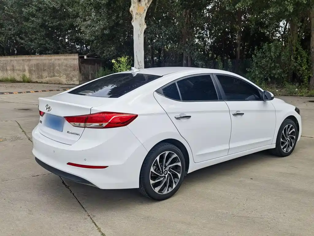 Hyundai Elantra — миниатюра 6