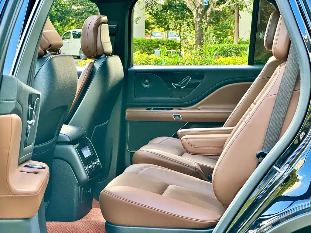 Lincoln Aviator — миниатюра 7