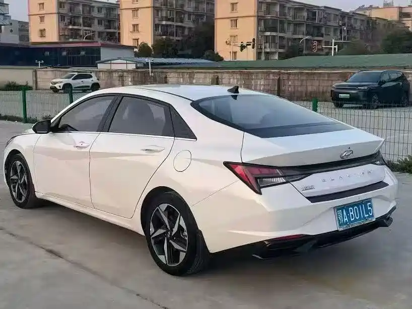 Hyundai Elantra — миниатюра 7
