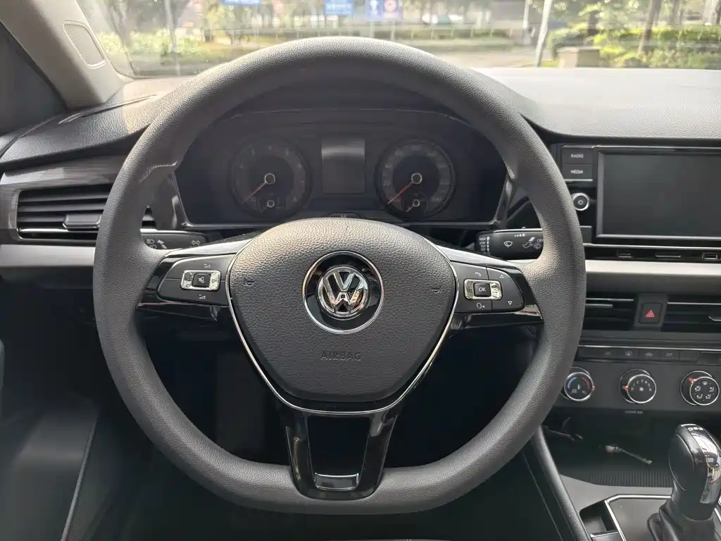 Volkswagen Lavida — миниатюра 13